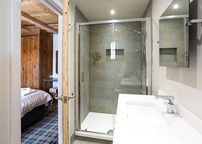 Des Amis Appt 2 - Year *